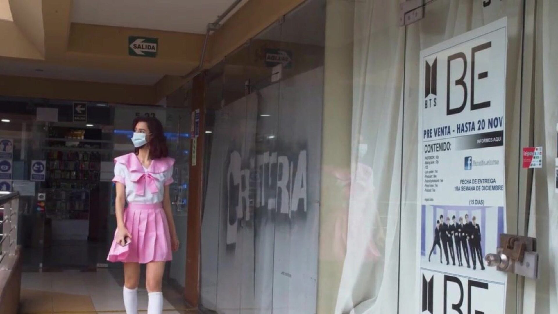 This is how u trick a timid Venezuelan otaku into ing a job interview on the streets of Lima.
