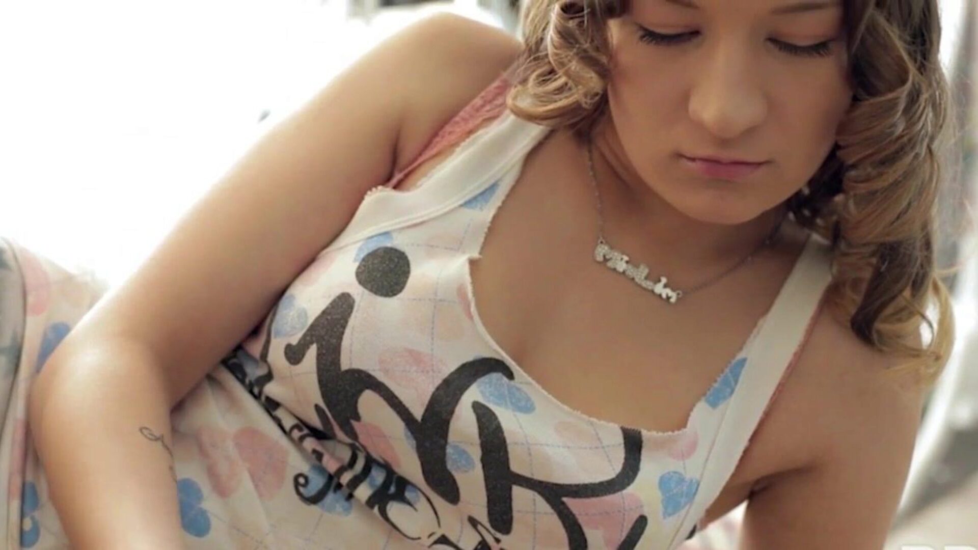 Horny Ukrainian legal age teenager Parvin has her pleasing bald vagina poked testicles unfathomable